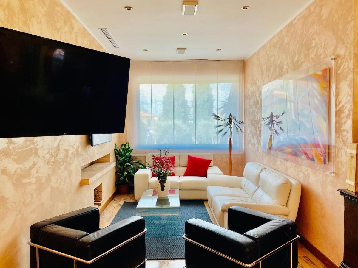 Green Park Hotel Πεσκιέρα ντελ Γκάρντα Εξωτερικό φωτογραφία