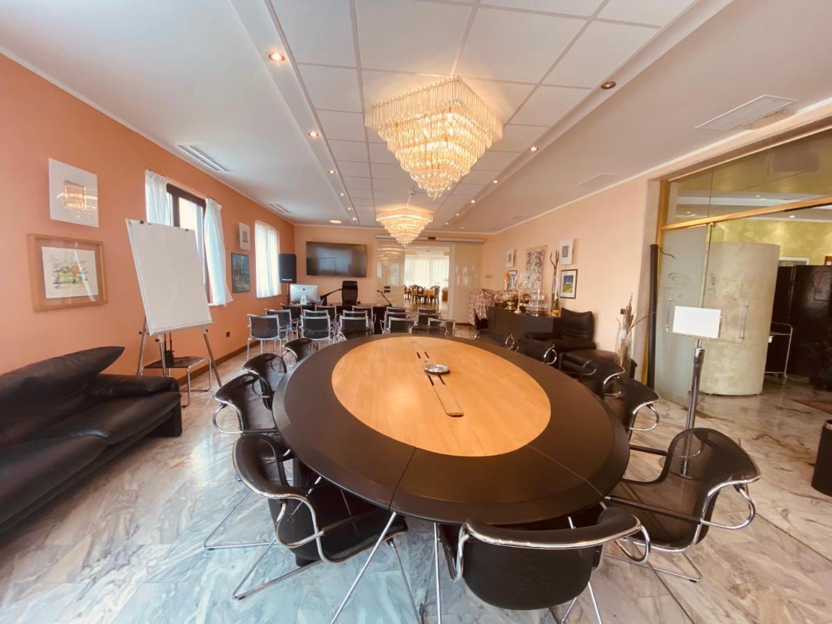 Green Park Hotel Πεσκιέρα ντελ Γκάρντα Εξωτερικό φωτογραφία