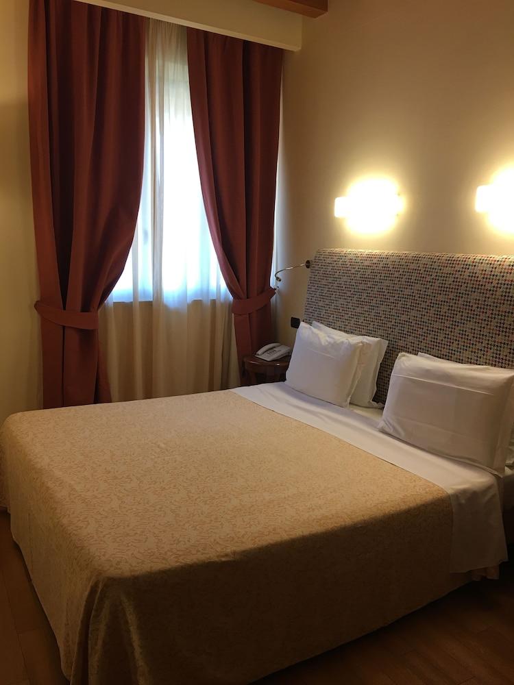 Green Park Hotel Πεσκιέρα ντελ Γκάρντα Εξωτερικό φωτογραφία