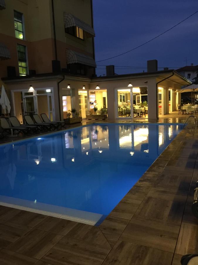 Green Park Hotel Πεσκιέρα ντελ Γκάρντα Εξωτερικό φωτογραφία